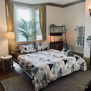250 Charming Studio A3, Downtown Apartment